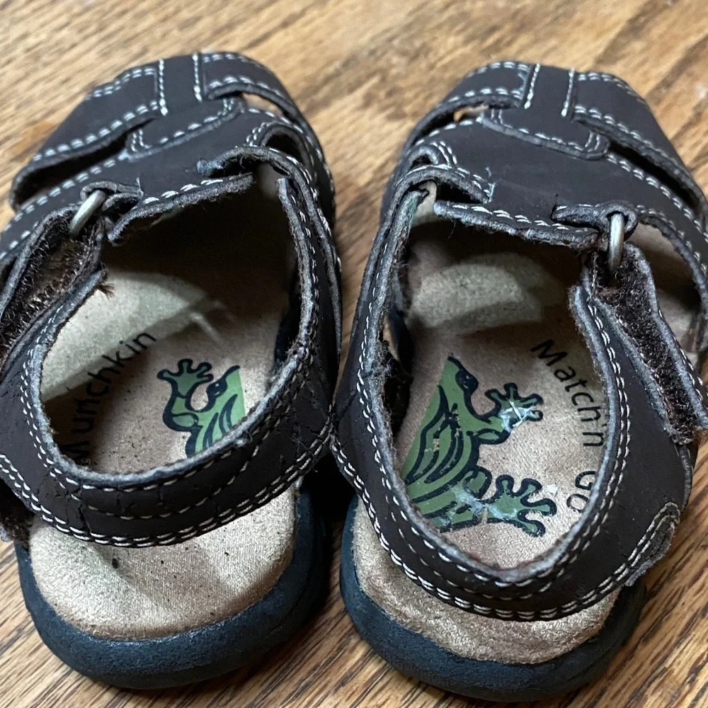 Munchkin Dark Brown Toddler 4M  Sandals Summer Vacation Beach